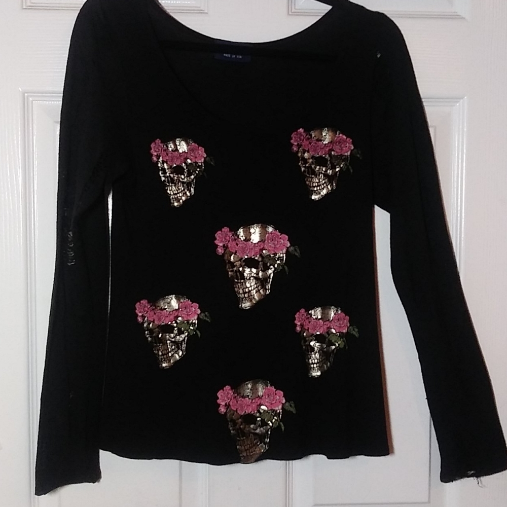 Distressed Long Sleeve Skull Tee